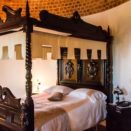 Castello Di 코르탄제