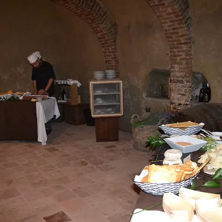 Castello Di فندق