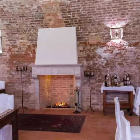 호텔 Castello Di 코르탄제