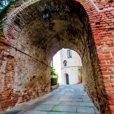 Castello Di 코르탄제